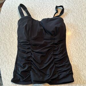 Black underwire bra tankini top. (Size 34D)